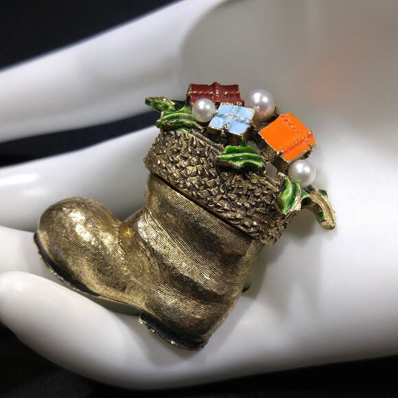 Vintage Christmas Boot Brooch, Enamel Presents, Faux Pearl, 1950s Signed ART - Picture 3 of 10